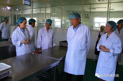 筑牢节日安全防线——自治区食药监局副局长王忠明深入昌吉开展节前市场供应与食品安全专项检查调研